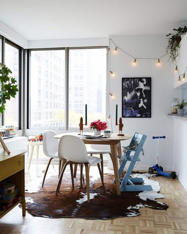 small-apartment-dining-room-with-string-light