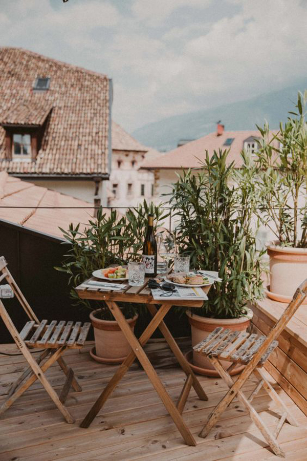 tiny-rooftop-design-for-romantic-dinner