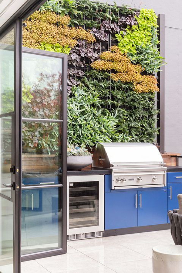 beautiful-outdoor-kitchen-with-vertical-garden
