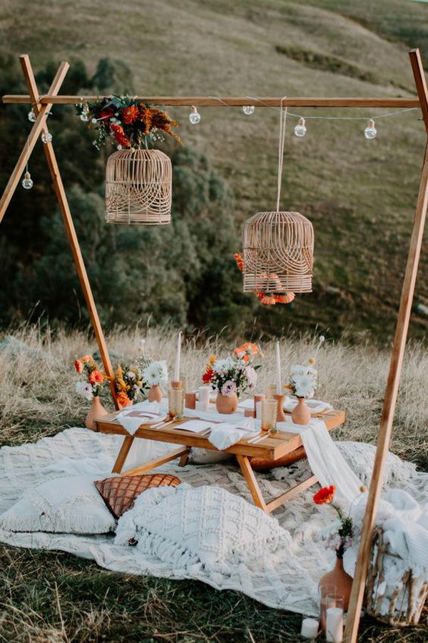 romantic-outdoor-picnic-styling