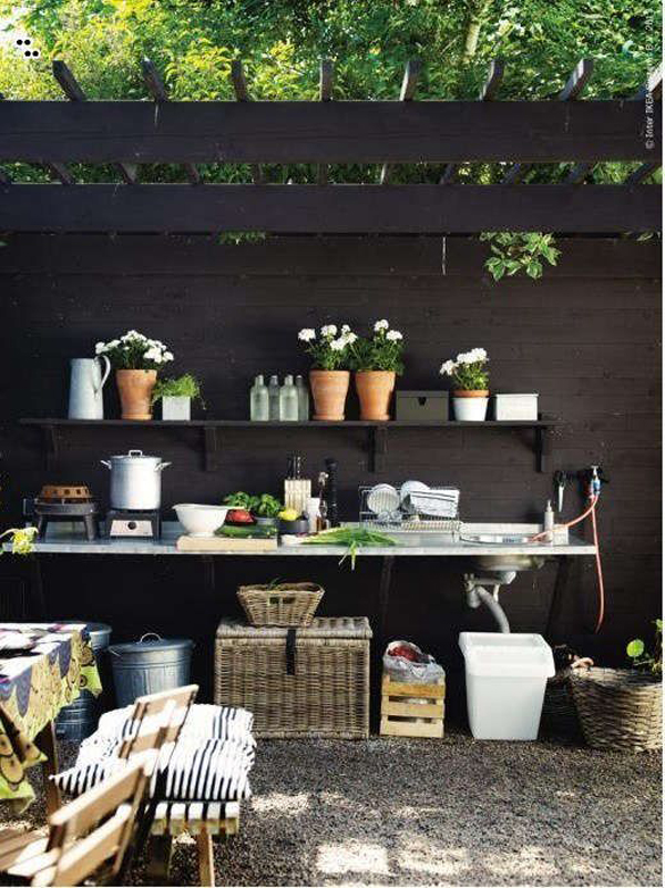rustic-outdoor-kitchen-design-with-black-accents