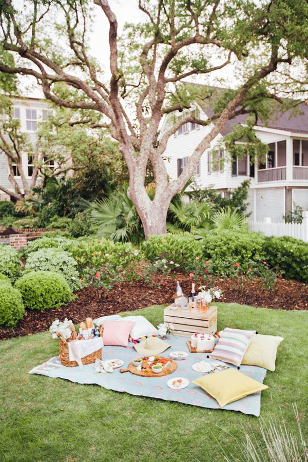 small-outdoor-picnic-styling