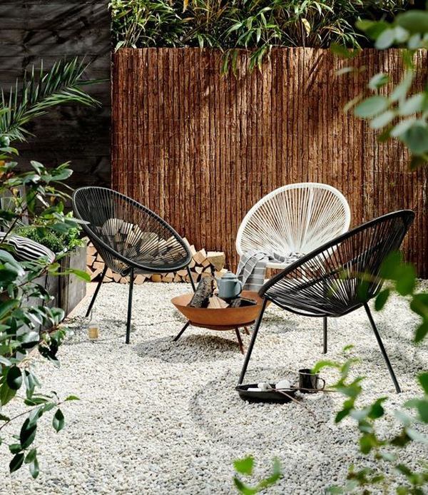 backyard-garden-decor-with-acapulco-chairs