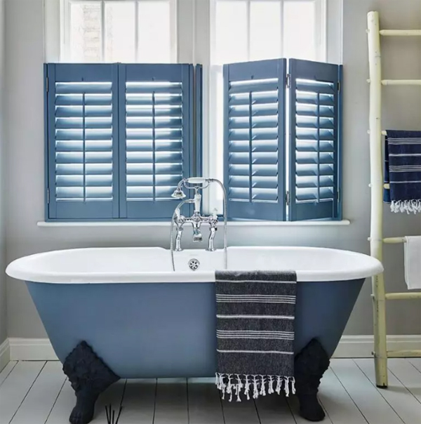 cool-blue-bathtub-design-with-half-window-shutter