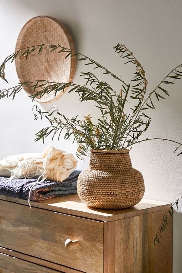 farmhouse-style-wicker-wall-and-vases