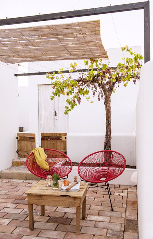 morrocan-outdoor-style-with-acapulco-chair