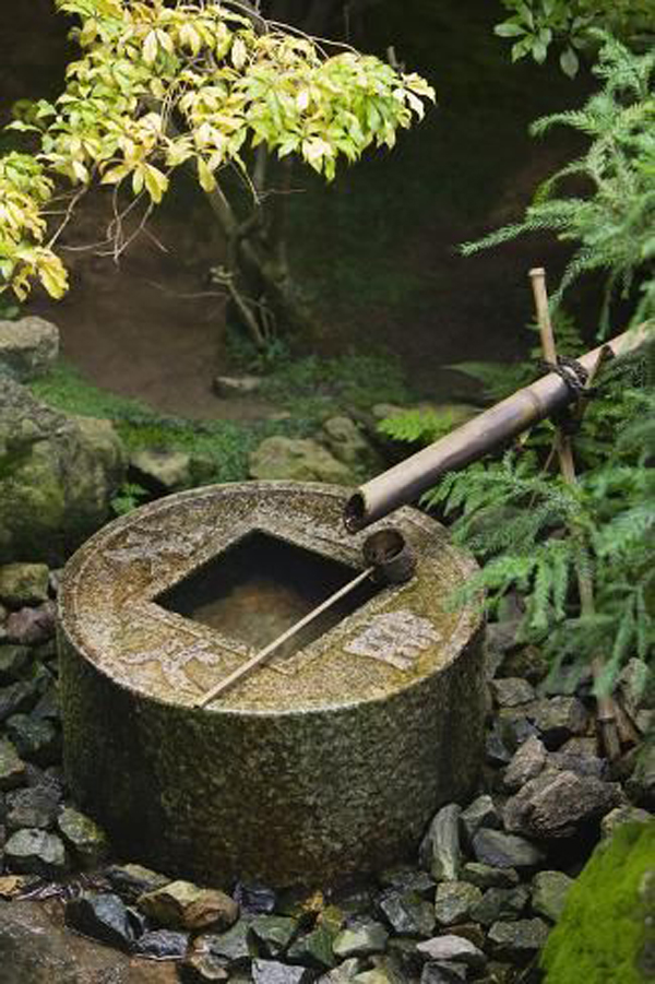 aesthetic-and-traditional-japanese-water-features
