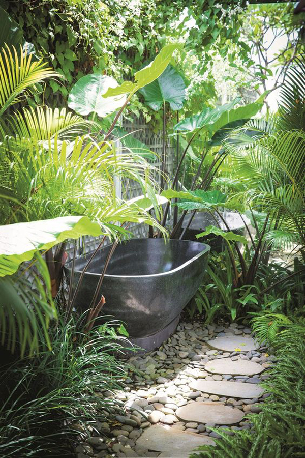 concrete-outdoor-bathtub-design-in-tropical-garden