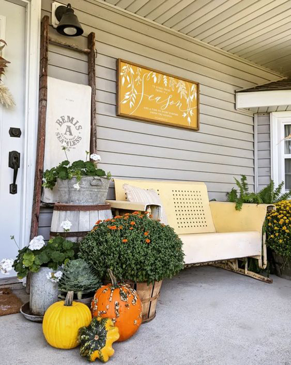 cozy-vintage-fall-porch-decor