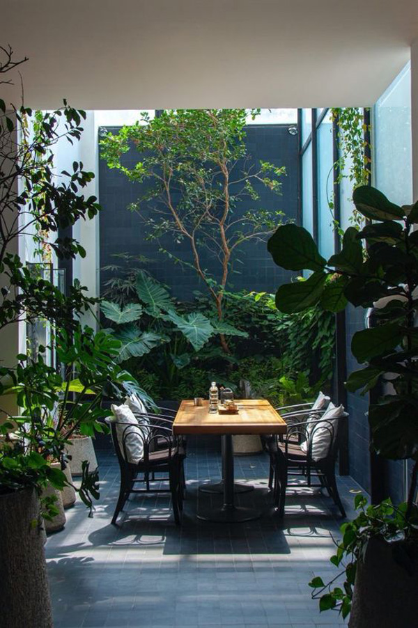 indoor-outdoor-dining-room-with-natural-inspired