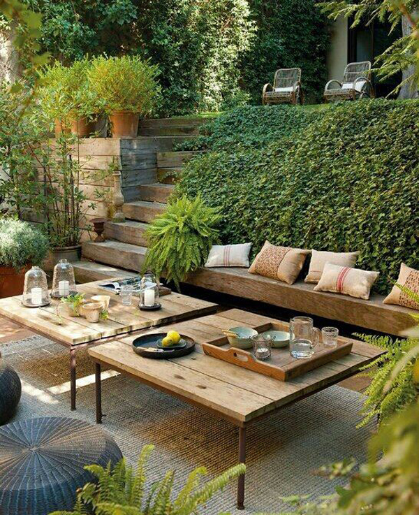 natural-sunken-lounge-area-in-the-backyard
