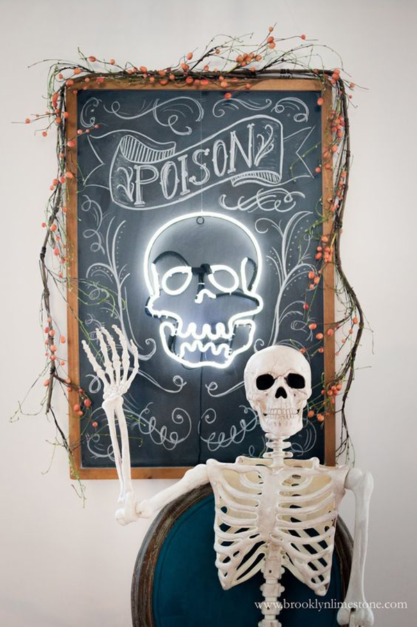 spooky-neon-halloween-skull-sign-with-frame