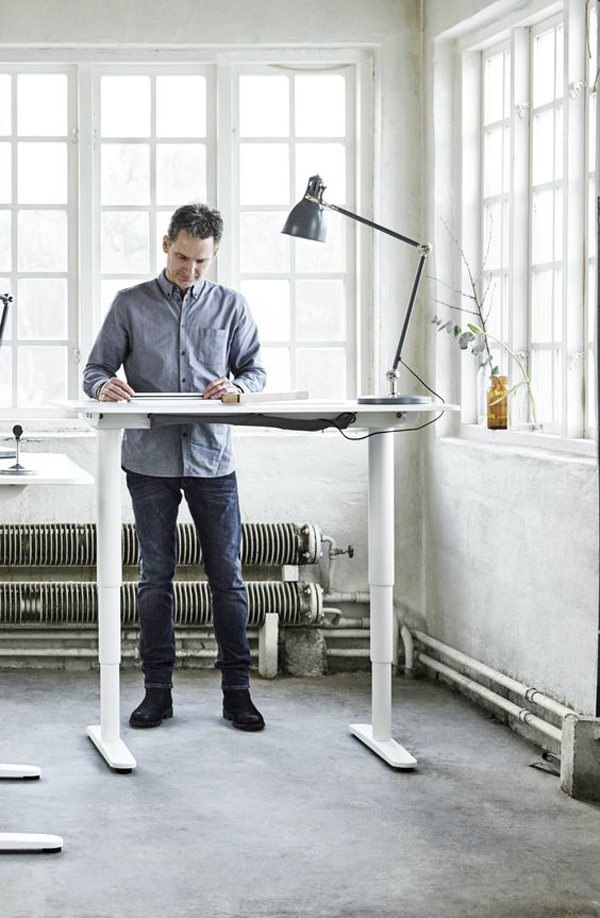 adjustable-standing-desk-for-workspace