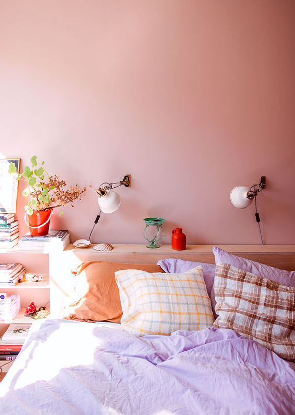 cozy-pink-pastel-bedroom-with-lamp-wall
