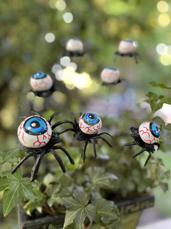 halloween-spider-eyeball-plant-markers
