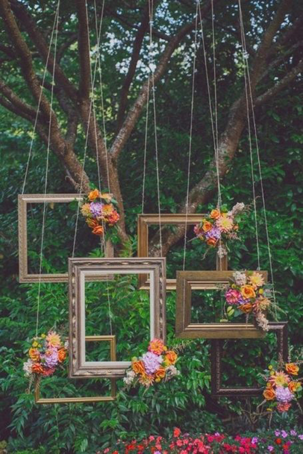 hanging-diy-frame-wedding-photo-booth
