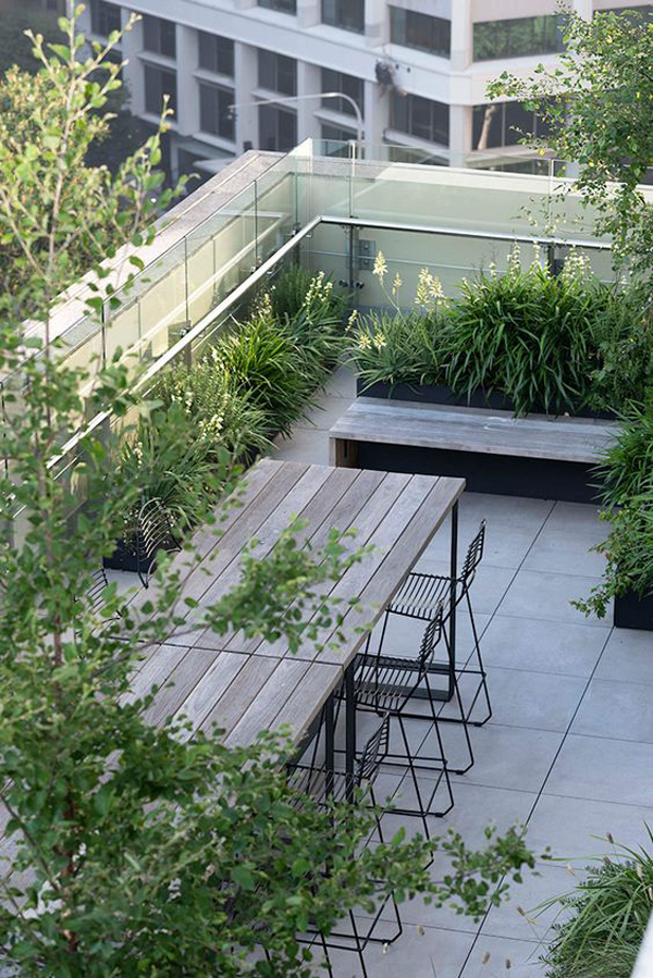minimalist-rooftop-dining-area-design