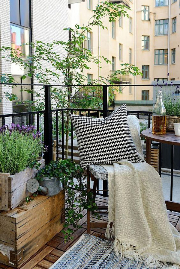 cozy-french-balcony-for-winter