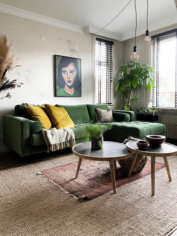 green-living-room-with-velvet-sofas