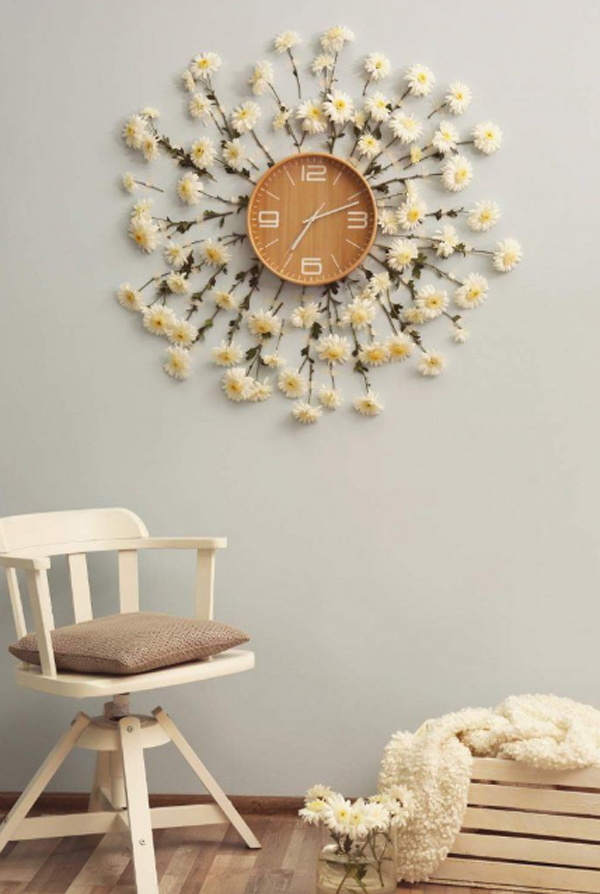 pretty-clock-wall-decor-with-floral-arrangement