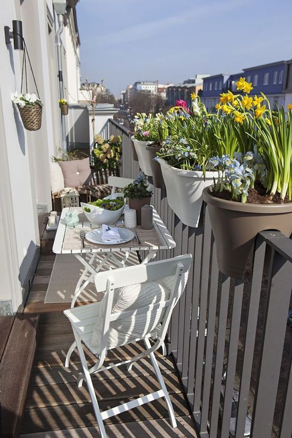 stylish-parisian-apartment-balcony-for-tiny-space