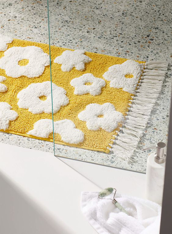 vintage-yellow-flower-bath-mat
