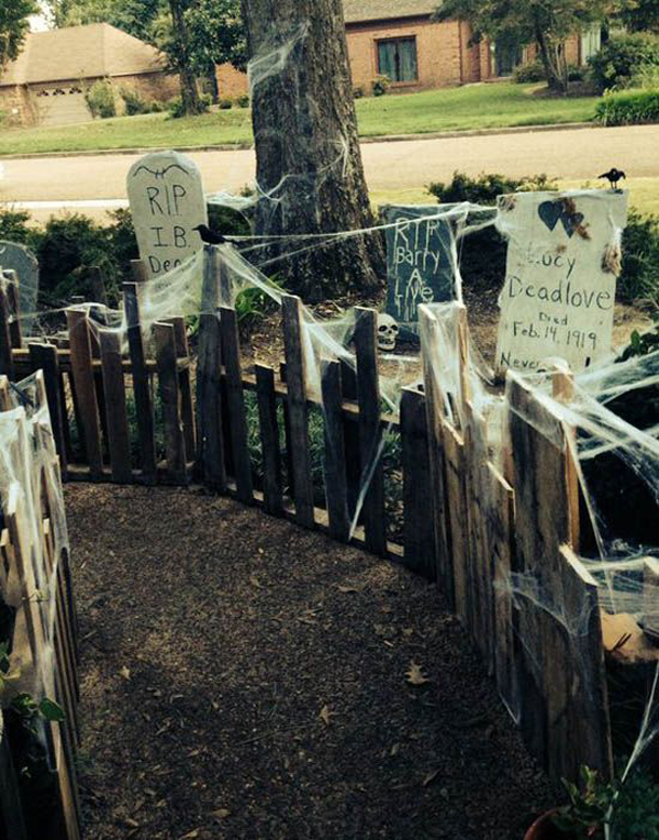 Halloween Graveyard Fence Ideas
