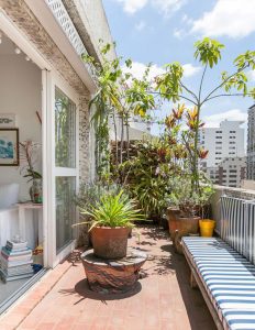 30 Small Balcony Garden Ideas For City Apartment | Housetodecor.com