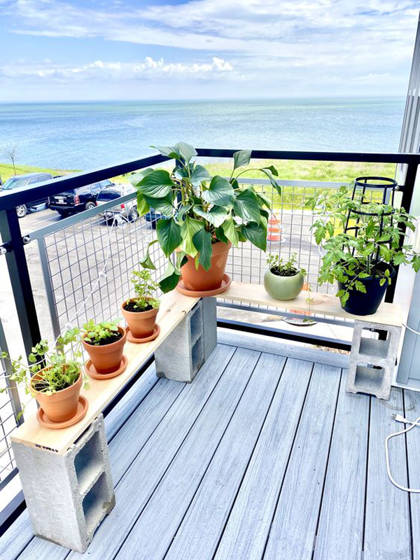 diy-cinder-block-plant-stand-for-balcony