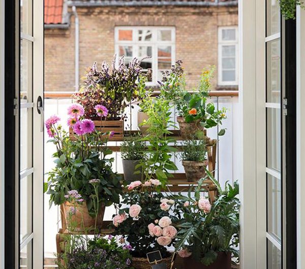 35 Minimalist Balcony Garden To Maximize Your Space