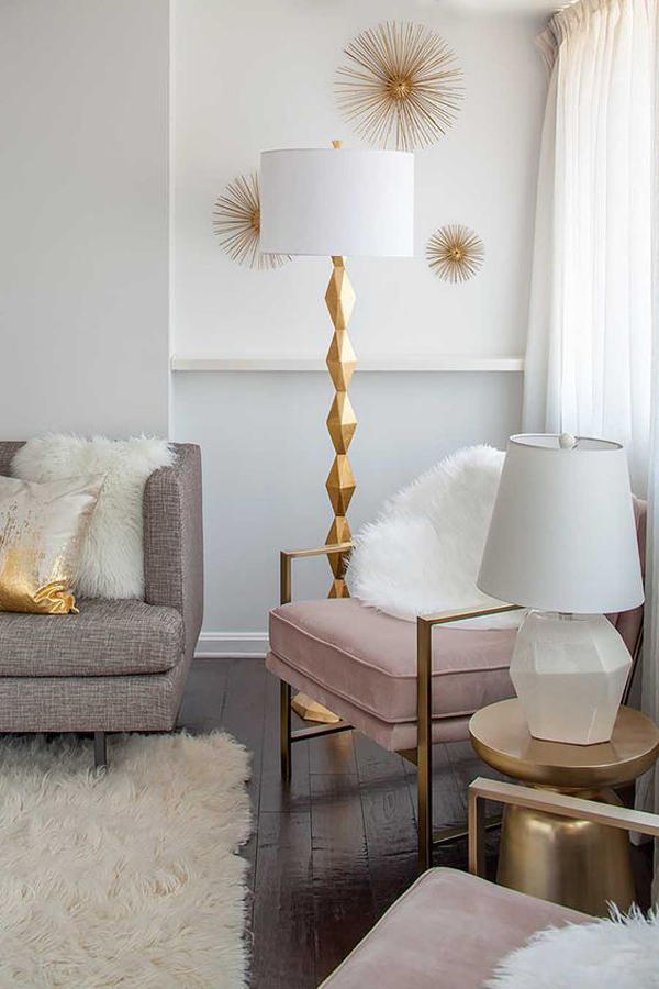 beautiful-living-room-with-gold-stand-lamp
