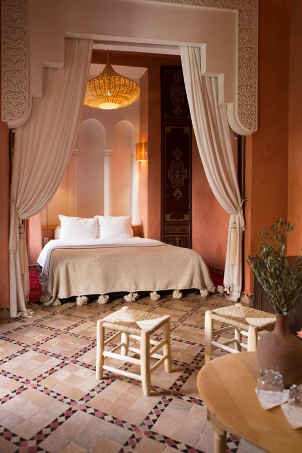 stylish-marrakech-bedroom-design-with-canopy