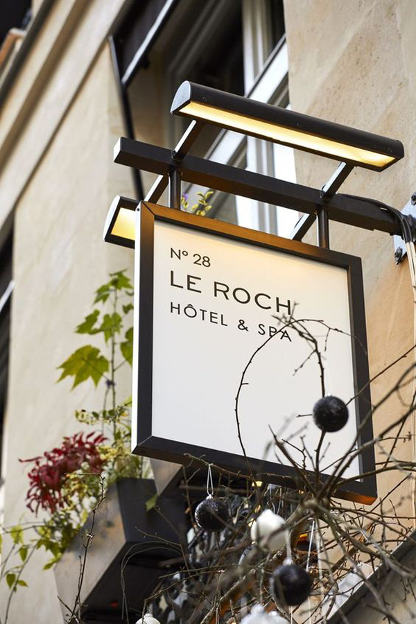 le-roch-hotel-and-spa-signboard-ideas