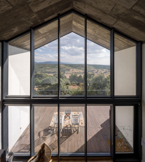 modern-barn-house-with-glass-window