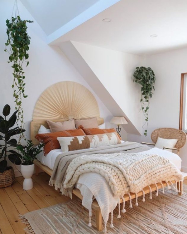 boho-loft-bedroom-with-houseplant