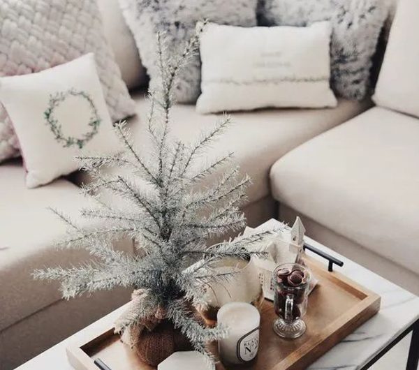 20 Beautiful Ways To Bring Snowy Into Your Christmas decor