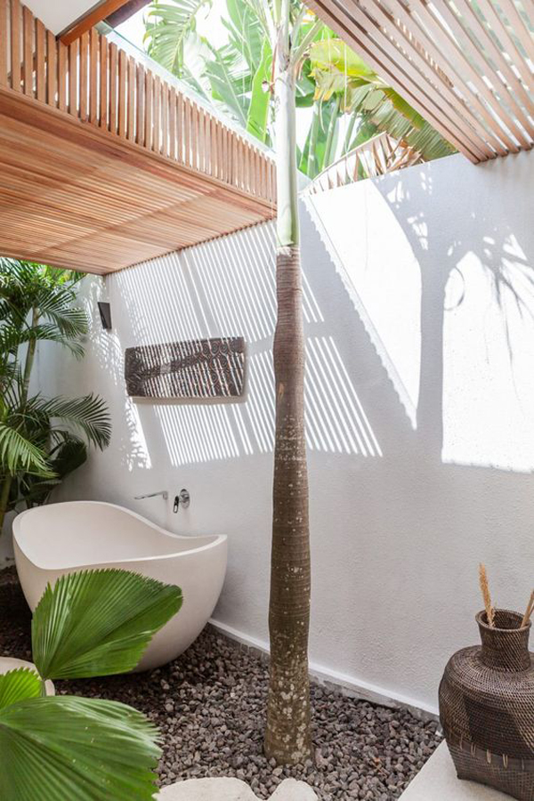 relaxing-tropical-bathroom-integrated-with-outdoor
