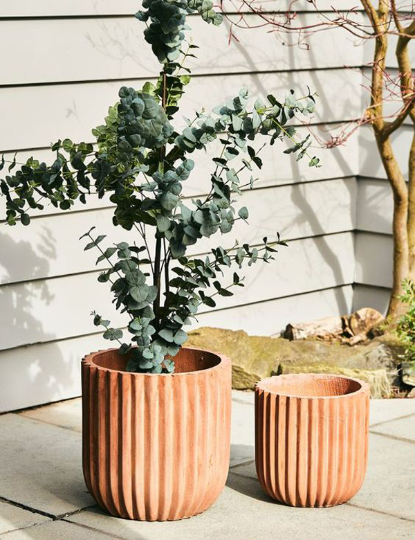outdoor-terracotta-planter-pot-design