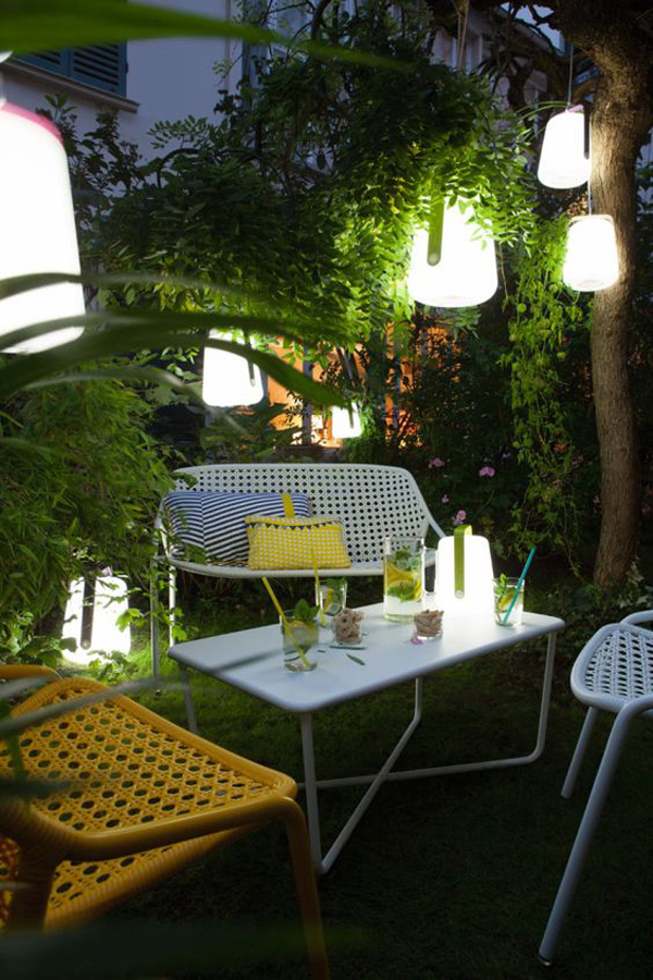 aesthetic-garden-lantern-with-lounge-area