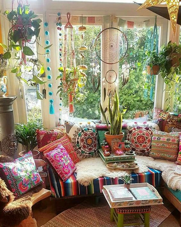 bohemian-style-living-room-with-sunroom