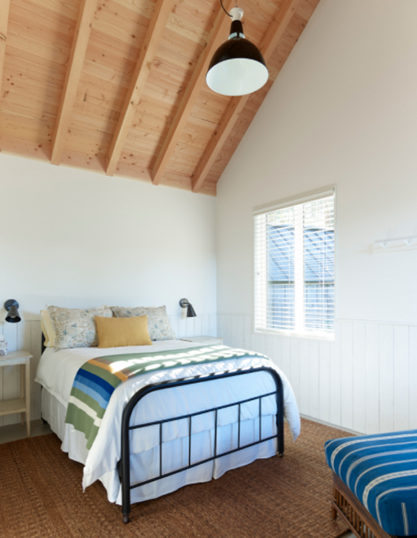 traditional-cabin-bedroom-design