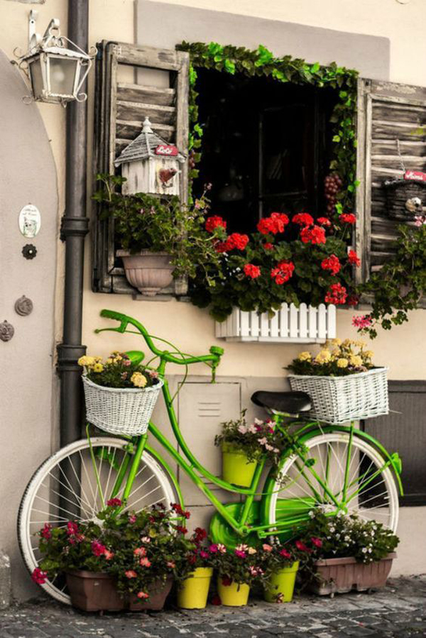 flower-beds-with-bicycle-decor