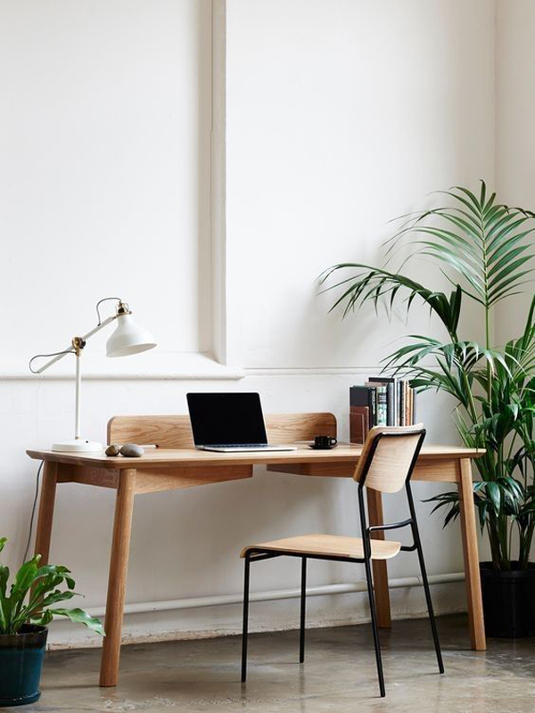 japandi-home-office-with-indoor-plants