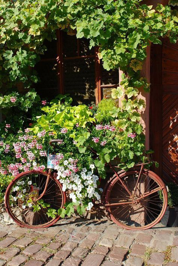 modern-meets-vintage-bicycle-garden-decor