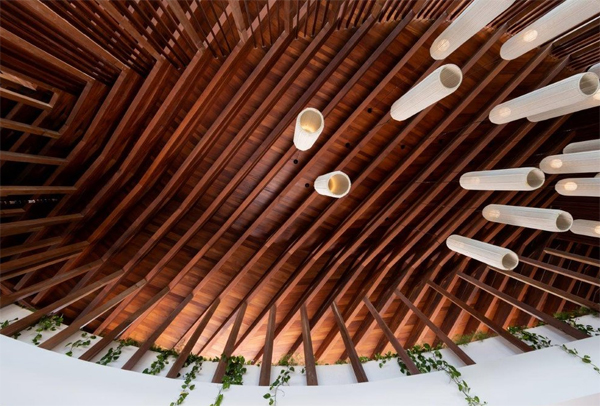 wooden-ceiling-design-with-unique-pendant-lamp