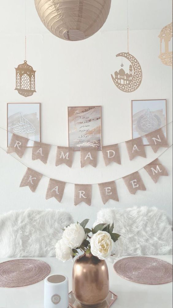aesthetic-ramadan-table-decor-with-banner
