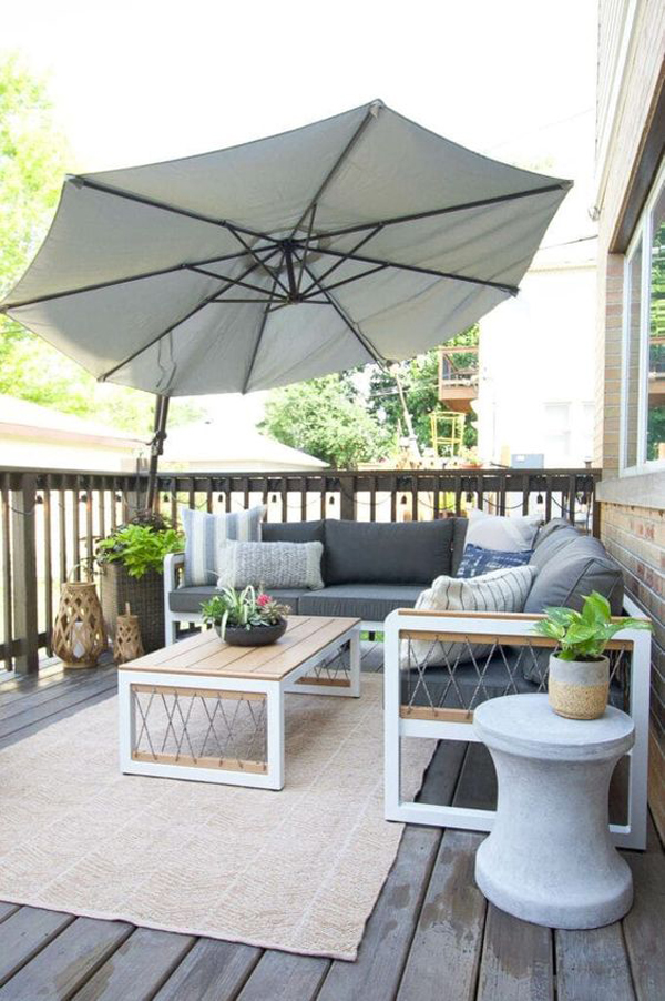 outdoor-backyard-deck-with-patio-umbrellas