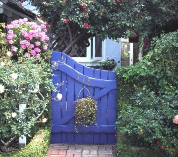 20 Colorful Garden Gate Ideas With Cottage Style
