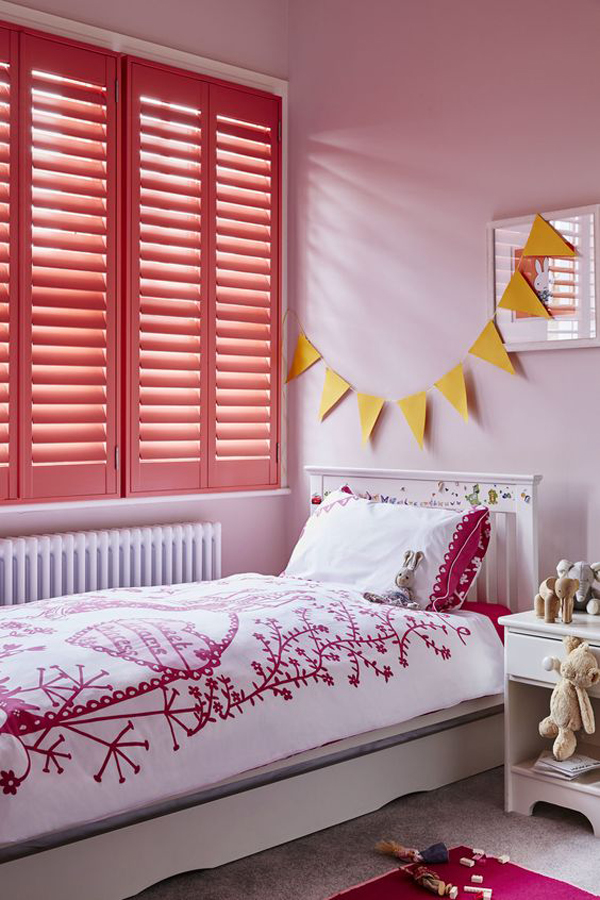 kids-bedroom-design-with-red-window-shutter