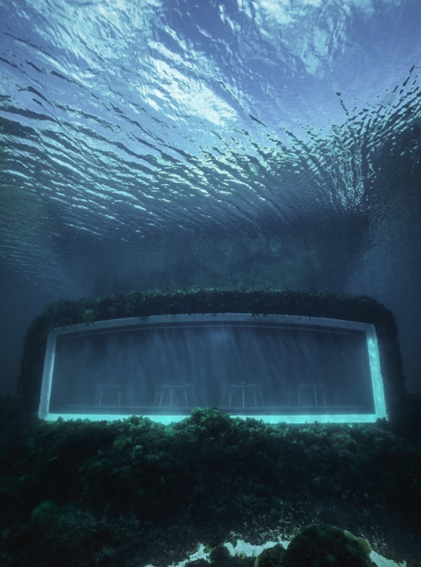 under-water-restaurant-with-sea-view